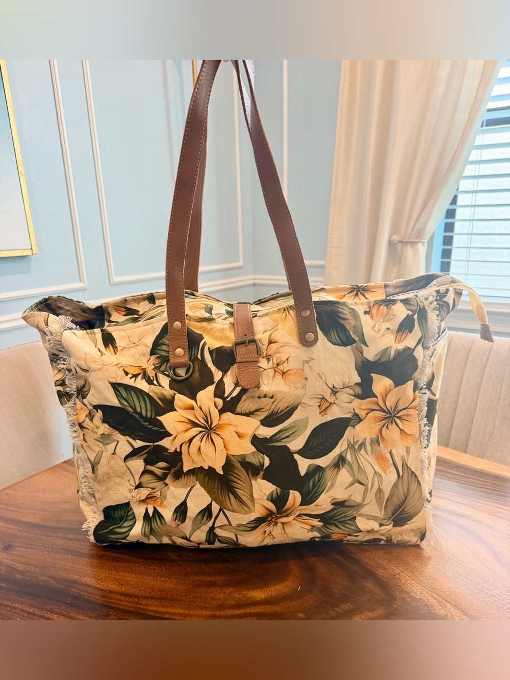 MYRA Lovely Florals Weekender
Bag in Off White NWOT - Picture 4 of 15